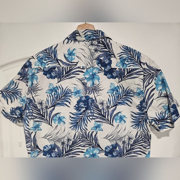 Denim & Flower Button Down Tropical Hawaiian Print, Short Sleeve Shirt. Mens Med - Picture 4 of 9